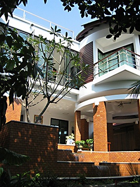Prapradang House